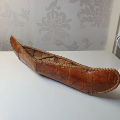Tradera Modell av kanot i näver och trä , Indian^ Övrigt Handgjort