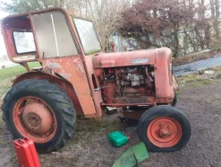 Tradera Nuffield traktor^ Jordbruksmaskiner