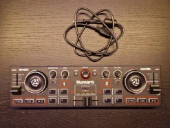 Tradera Numark DJ2GO2 DJ-Kontroller - nyskick!^ Dj-utrustning
