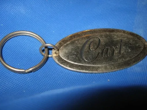 Tradera Nyckelringar<NYCKELRING MED NAMN (CARL) MÄSSING