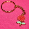 Tradera Nyckelring med röd ros av emalj/zinklegering/rostfritt stål.^ Accessoarer