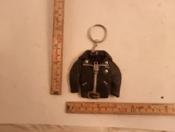 Tradera nyckelring skinnjacka bk 7113> Nyckelringar & Nyckelfodral