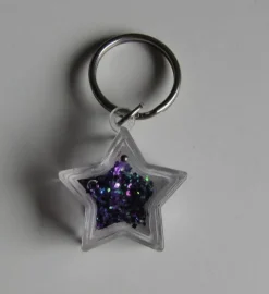 Tradera Nyckelring stjärna lila glitter glittrig fin modern accessoar söt present tjej> Nyckelringar & Nyckelfodral