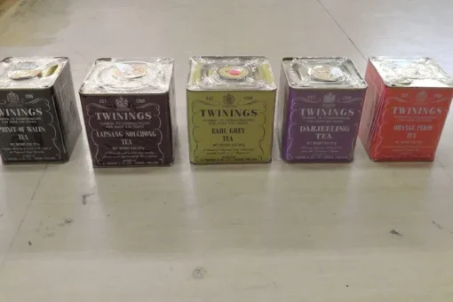 Tradera Varuförpackningar<Oöppnad Teburkar Twinings. Från 1980 och 90-talet.