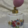 Tradera Parfymflaska i porslin med blommor. Retro.> Kuriosa