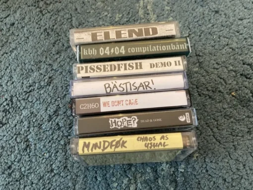 Tradera Parti sju stycken kassettband med blandad musik mestadels punk^ Kassettband