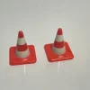 Tradera Playmobil varningskoner 2 st - vintage miniature cones koner olycka arbetsplats> Figurer & Leksaksvärldar