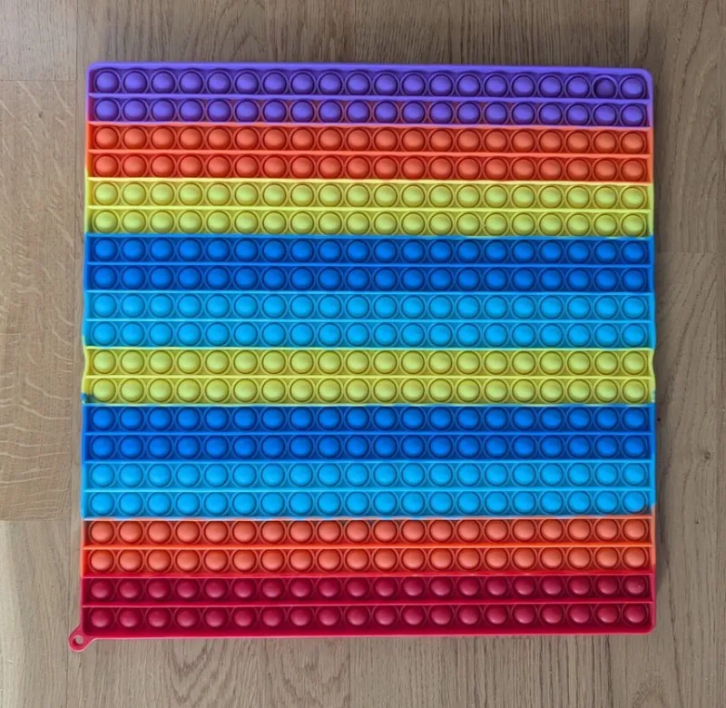 Tradera Pop up fidget regnbågsfärgad silikon, för bättre koncentration även bra sittdyna> Fidgets