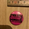 Tradera PRETTY MAIDS - LOGO - KNAPP / BUTTON - NÅL / PIN - FRÅN 1980 TALET SAMFRAKTAR^ Merchandise