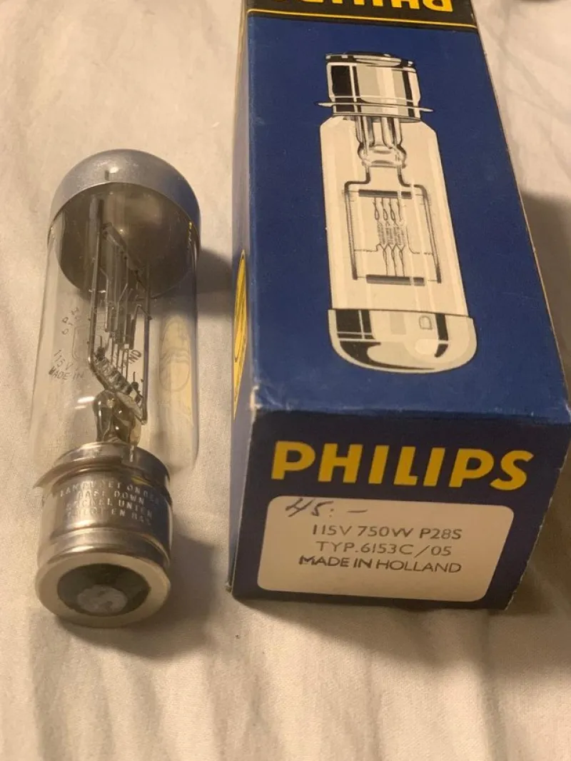 Tradera Projektorlampa Vintage NOS Philips 6153C/05 115V 750W BA28s^ Analoga Projektorer