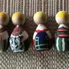 Tradera Övriga Samlarsaker<Pynt till TOARPSKRONA gummor i folkdräkter