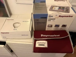 Tradera Raymarine C80 Navigation Display med RS130 GPS-mottagare^ Båtar