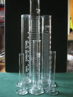Tradera Medicinska Prylar<Retro / vintage 6 st äldre Mätglas 250ml 2x100ml 25ml 15ml 10ml PYREX SIMAX vas