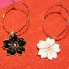 Tradera Egendesignade Smycken<Örhängen med blommor av zinklegering/emalj/rostfritt stål.