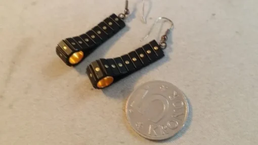 Tradera Örhängen<örhängen Punk ROCK 90-tal Längd ca 4 cm