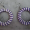 Tradera Örhängen<örhängen 80-tal VITT /LILA Diameter ca 4,7 cm