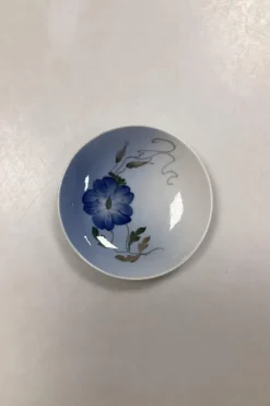 Tradera Royal Copenhagen Art Nouveau Lille platte med blomst No 2800/2800> Keramik & Porslin, Utländskt