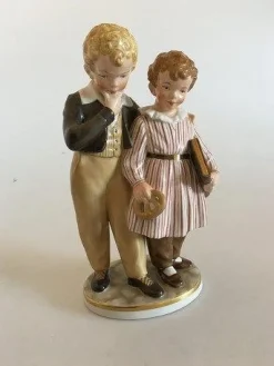 Tradera Royal Copenhagen Overglasur figur af Flugten til America No 1761> Bruks- & Prydnadsföremål