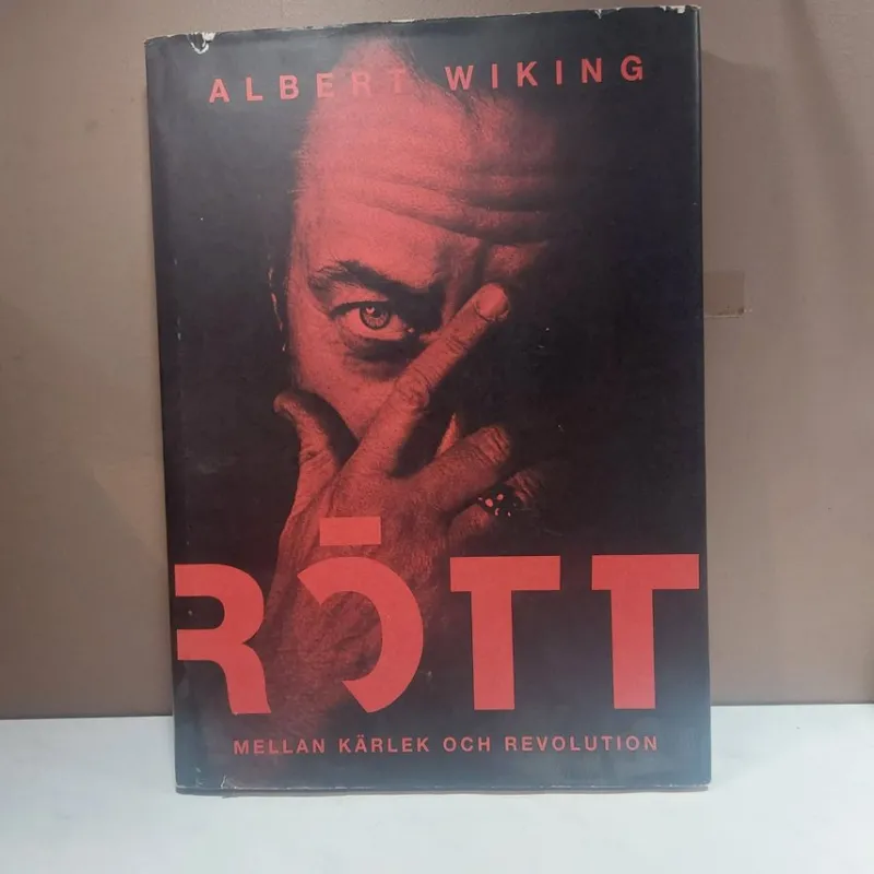 Tradera Rött Mellan kärlek och revolution - Albert Wiking> Övriga Böcker & Tidningar