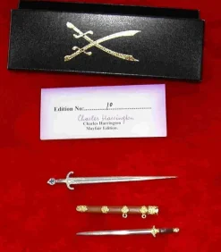 Tradera Knivar & Svärd<Samlarobjekt! Miniatyr av svärd!
