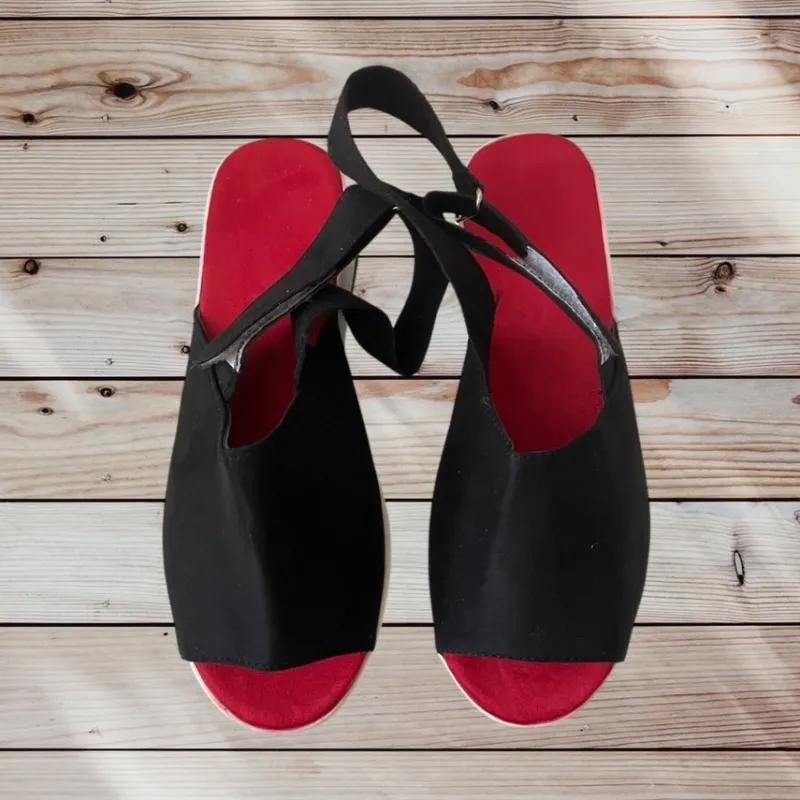 Tradera Damskor<Sandaletter, svarta med röd insida Stl. 34-35