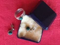 Tradera Smyckespaket<Silver ring och örhängen