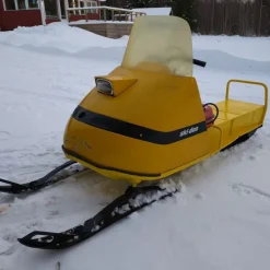 Tradera Ski-Doo Olympic snöskoter - Gul klassiker> Snöskotrar
