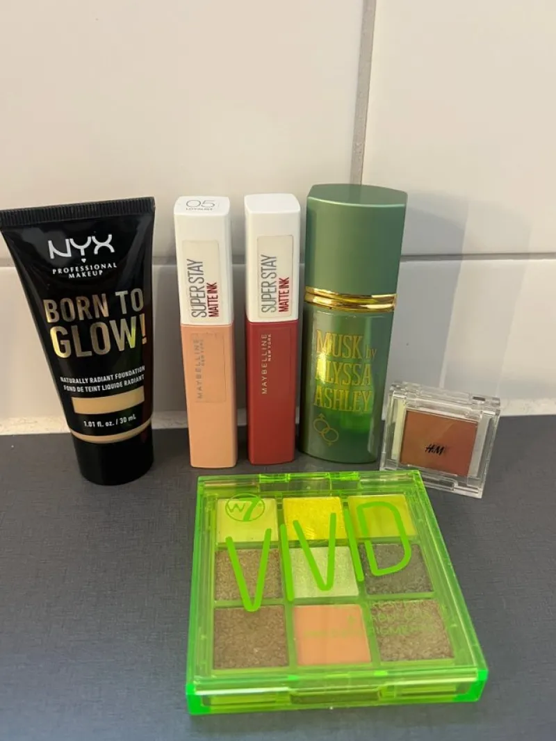 Tradera Övriga Skönhetsprodukter<Skönhetsprodukter - NYX, Maybelline, Alyssa Ashley, H&M, W7