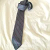 Tradera Slips / Grå slips med blå och röda ränder, silke. Götabanken^ Herrkläder