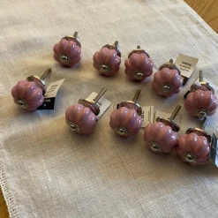 Tradera Snygga rosa knoppar> Krokar, Handtag & Beslag