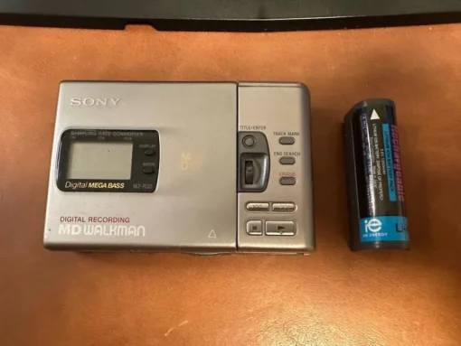 Tradera Sony MZ-R30 MiniDisc med inspelning *otestad*^ Bärbart