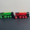 Tradera 2st - BRIO, BATTERIDRIVNA LOK - RÖTT, GRÖNT> Brio & Träleksaker