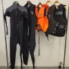Tradera Övrig Sport & Fritid<2st. Våtdräkter & 3st. Flytvästar - Olika storlekar - 30-50kg - 3XLARGE