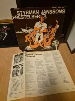 Tradera Styrman Janssons Frestelser - LP omslag bara och insert^ Skivomslag
