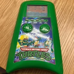 Tradera Övrigt Dator- & Tv-spel<Teenage Mutant Hero Turtles Handheld Spel - Konami