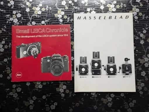 Tradera Tidningar och kataloger från Hasselblad + faktahäfte från Leica> Fotolitteratur