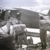 Tradera Tjusigt FOTOGRAFI,OMBORDSTIGNING på SJÖFLYGPLAN,av TOIVO STEEN,trol. 1962^ Flyg