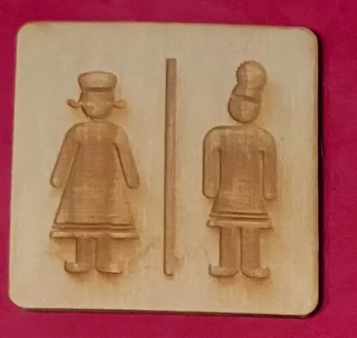 Tradera Skyltar<Toalettskylt eller till annat i björk från Stoorstålka 10x10cm Same