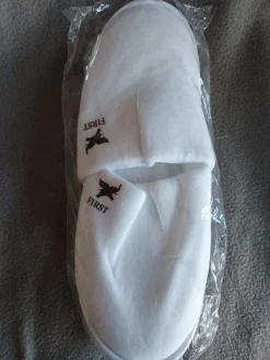 Tradera Övriga Skoprodukter<Tofflor FIRST vita SPA stl.43/44 !