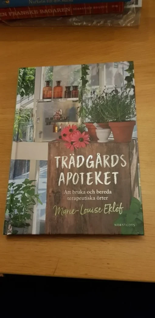 Tradera Trädgårdsapoteket: Att bruka och bereda terapeutiska örter - Oläst.> Botanik