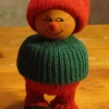 Tradera Träfigur Tomte nisse med stickade kläder röd o grön 1970-tal Jultomte Vintage> Hemslöjd