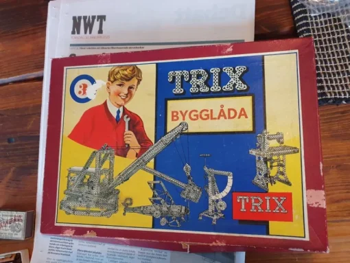 Tradera Övriga Samlarleksaker<Trix Bygglåda - Vintage Mekanisk Byggset från 1930-talet