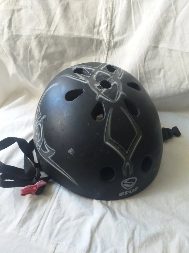 Tradera Övrig Sport & Fritid<Tuff hjälm skidor skateboard inlines cykelhjälm etc. stl L 58-56 STUF