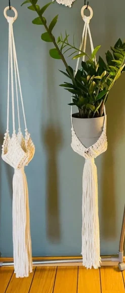 Tradera Krukor & Odlingssystem<Två stora fina Amplar i makramé /plant hanger