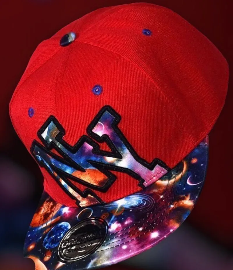 Tradera Två stycken graffiti snapback kepsar> Huvudbonader