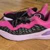 Tradera Basket<Under Armour Basketbollskor, Rosa / Storlek 38,5. Basketskor. 24 cm.