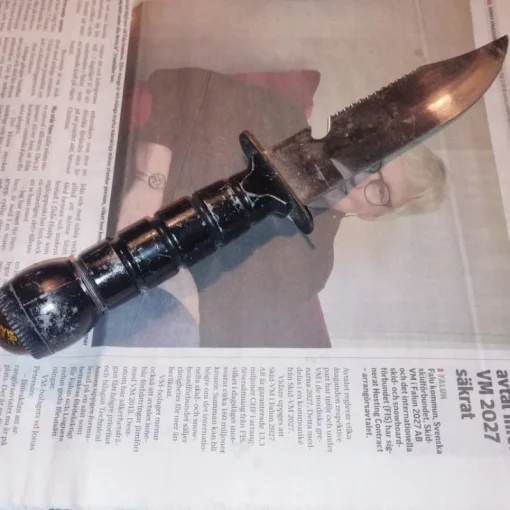 Tradera Knivar & Svärd<Överlevnadskniv med kompass