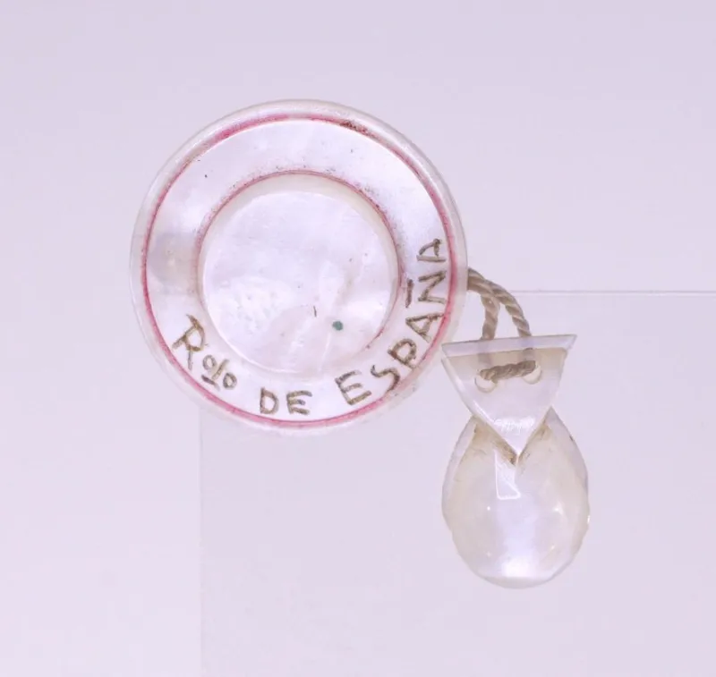 Tradera Broscher<Vintage Spanish brooch-handmade flamenco hat and castanets-Weight 4.9g