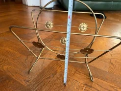 Tradera Vintage Tidningsställ 50 tal i metall med blommor^ Inredningsdetaljer