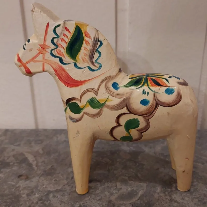 Tradera Vit traditionell dalahäst 13,5 cm^ Dalahästar